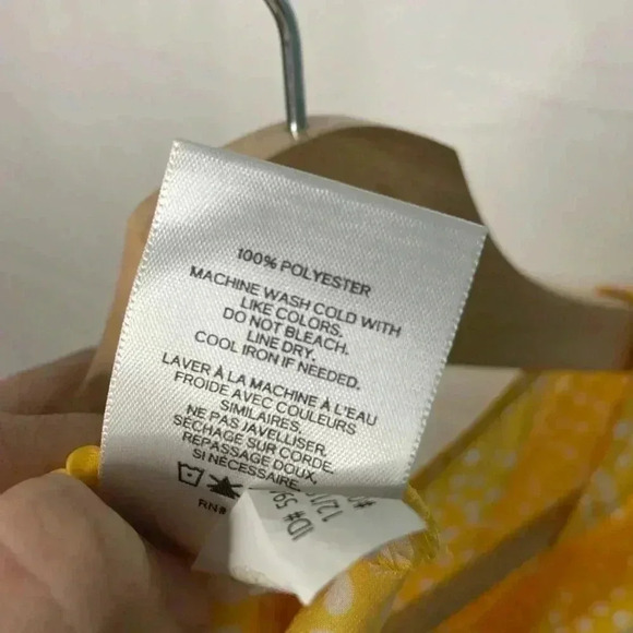 Express yellow blouse‎ 🏡 - Picture 3 of 4